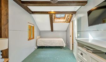 81 Mud Pt S, Alburgh, VT 05440