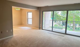 19 CANTERBURY Sq 201, Alexandria, VA 22304