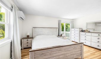 60 Brooklyn Rd, Narragansett, RI 02882