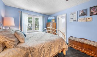16 Tanglewood Dr, Barnegat, NJ 08005