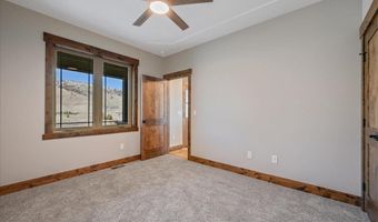 18 RAINBOW VALLEY LODGE Rd, Centennial, WY 82055