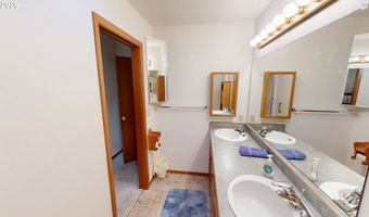 1389 GLENWOOD Dr, Brookings, OR 97415