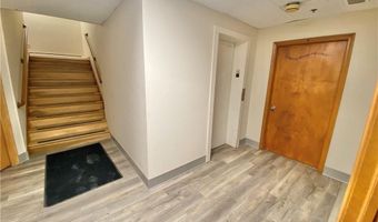 395 W Avon Rd, Avon, CT 06001