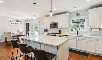 15 Wondy Way, Danbury, CT 06811