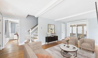 85 Pilgrim Dr, Warwick, RI 02888
