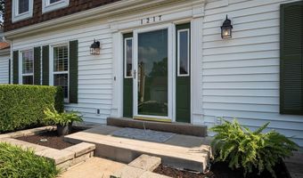 1217 Du Motier Dr, Ballwin, MO 63011