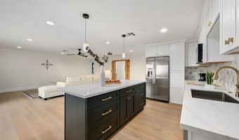 4367 Summit Dr, La Mesa, CA 91941