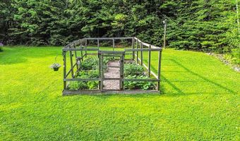 1 Castle View Ln, Belgrade, ME 04917