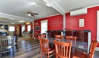 72 E Main Rd, Middletown, RI 02842