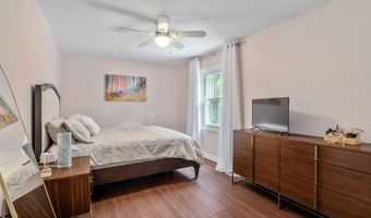 3 Oaks Ct, Albany, NY 12203