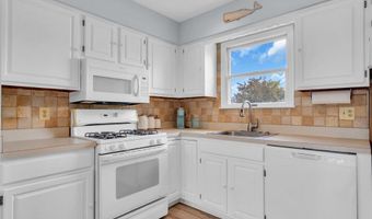 3 Drake Dr, Bayville, NJ 08721