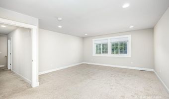 2 Maple Village Ct, Ann Arbor, MI 48103