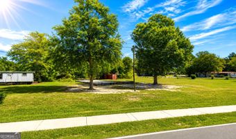 1147 Poor Robin Rd, Baxley, GA 31513