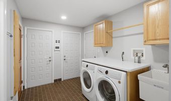 5 Newell Ct, Albany, NY 12204