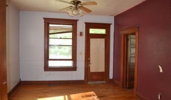 135 E Pine St, Albion, IL 62806