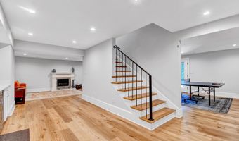7601 PERSIMMON TREE Ln, Bethesda, MD 20817