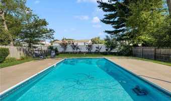 5 Versailles St, Cranston, RI 02920