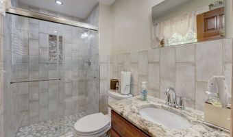 4 Lee Cir, Bloomfield, CT 06002