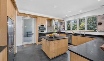 4061 Thornoaks Dr, Ann Arbor, MI 48104