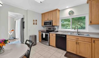 19 Sugar Maple Trl, Madison, WI 53717