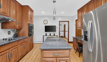 8 Marion Ave, Andover, MA 01810