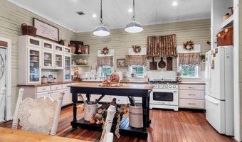 1098 Charles Marks Rd, Arnaudville, LA 70512