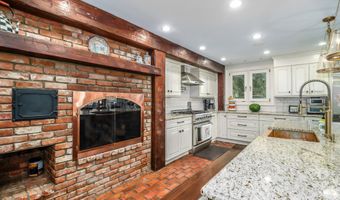 70 Obtuse Hill Rd, Brookfield, CT 06804