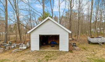 585 Riverside Dr, Augusta, ME 04330