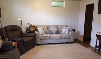 8 Nimbus Dr, Alloway, NJ 07462