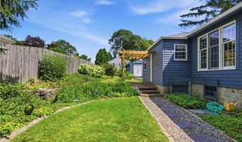 16 Brown Ave, Barrington, RI 02806