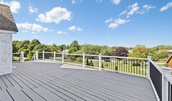 10 J H Dwyer Dr, Middletown, RI 02842