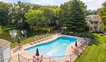 1 E Hayestown Rd 33, Danbury, CT 06811