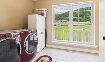 32 Diamond Dr, Barboursville, WV 25504