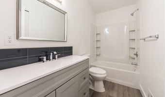 1366 N Bay Dr, Ann Arbor, MI 48103