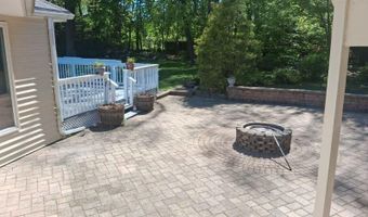 81 Union Ave, Amityville, NY 11701