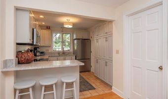 14 Lee Ave, Newport, RI 02840