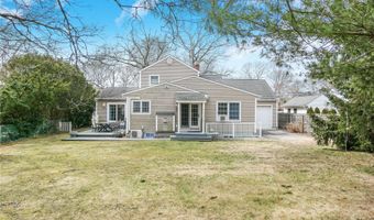 73 Country Club Rd, Bellport, NY 11713