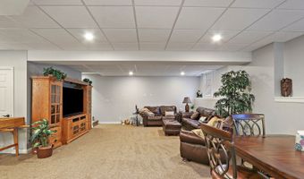 575 Hidden Creek Dr, Antioch, IL 60002