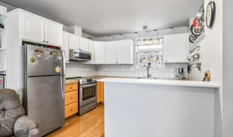 1527 NW Juniper St Apt 2, Bend, OR 97703