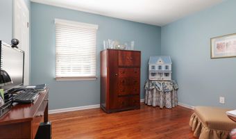 11 Lyon Rd, Middletown, NJ 07748