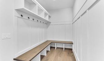 805 Club Dr W, Aurora, OH 44202