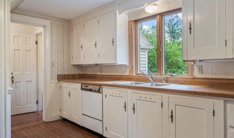 5 Phillips Rd, Falmouth, ME 04105