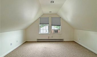 2 Beatrice Ln, Bristol, RI 02809