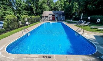 22 Ledgewood Dr 22, Brookfield, CT 06804