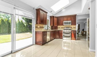 83 The Dell, Albertson, NY 11507