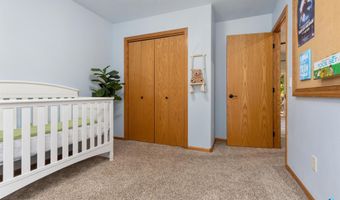 708 S 6th Ave, Brandon, SD 57005