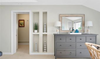 10 Calef Ave, Narragansett, RI 02882