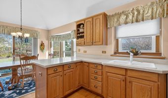 3610 Lakeview Dr, Algonquin, IL 60102