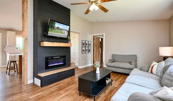 206 Park Ave, Altura, MN 55910