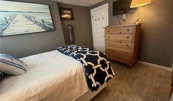 16 Dudley Ave 6, Newport, RI 02840